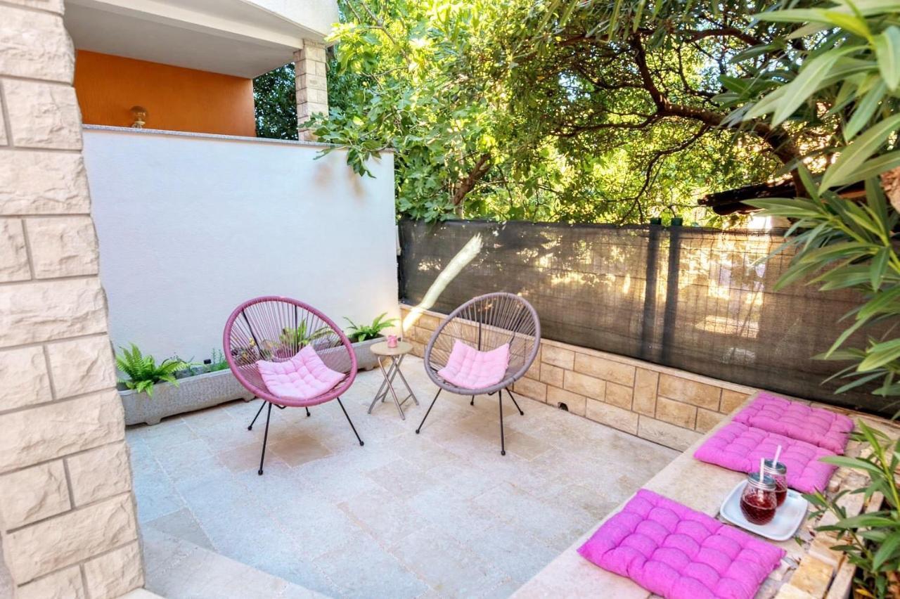 Orhideja Apartment With Private Backyard Premantura Exterior foto